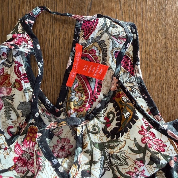 C&V Chelsea & Violet Cream Floral Paisley Mini Dress with Black Side Panels - Picture 3 of 6